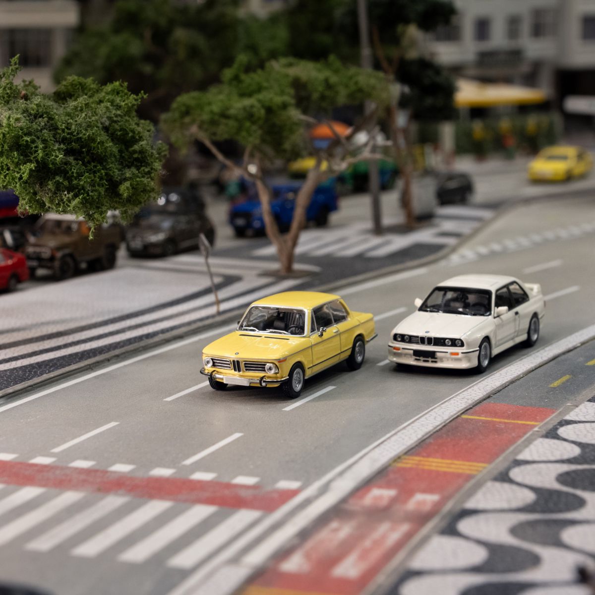 BMW 2002微型車1:64